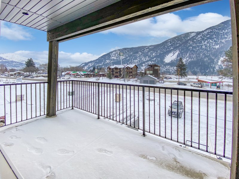 Spacious 2 bedroom / 2 bathroom apartment - The Mount Jumbo Floor Plan property image