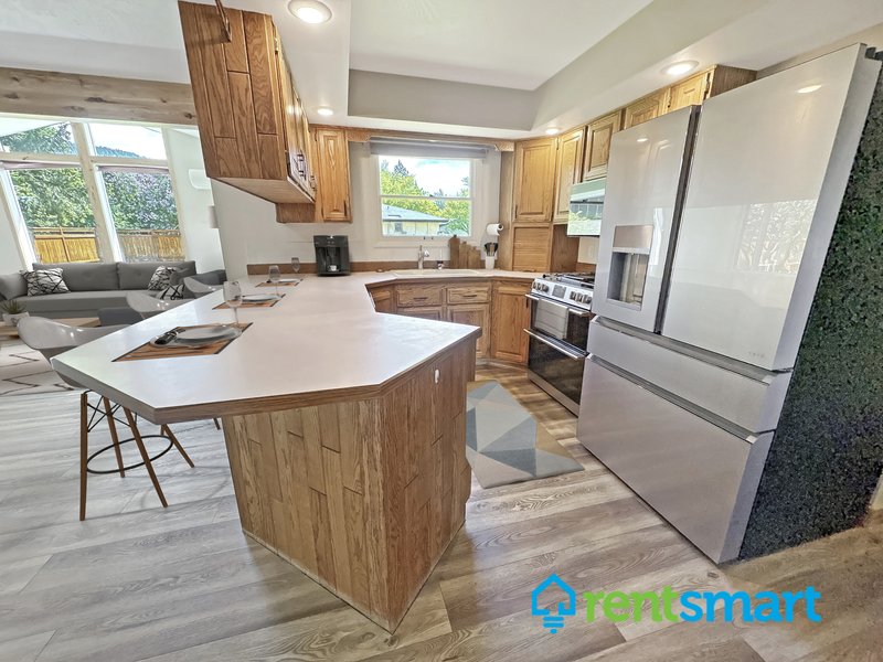 One of a kind single family home - pet friendly property image