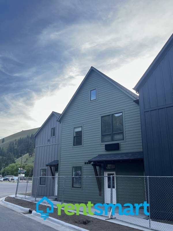Sophisticated Modern Living Starts Here property image