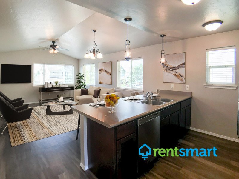 Darling 2 bedroom - Garage! AC! Patio! property image