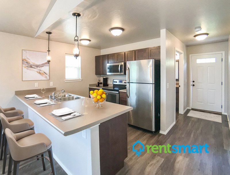 Darling 2 bedroom - Garage! AC! Patio! property image