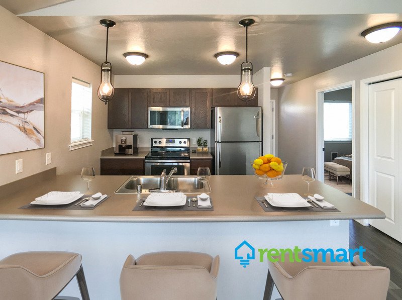 Darling 2 bedroom - Garage! AC! Patio! property image