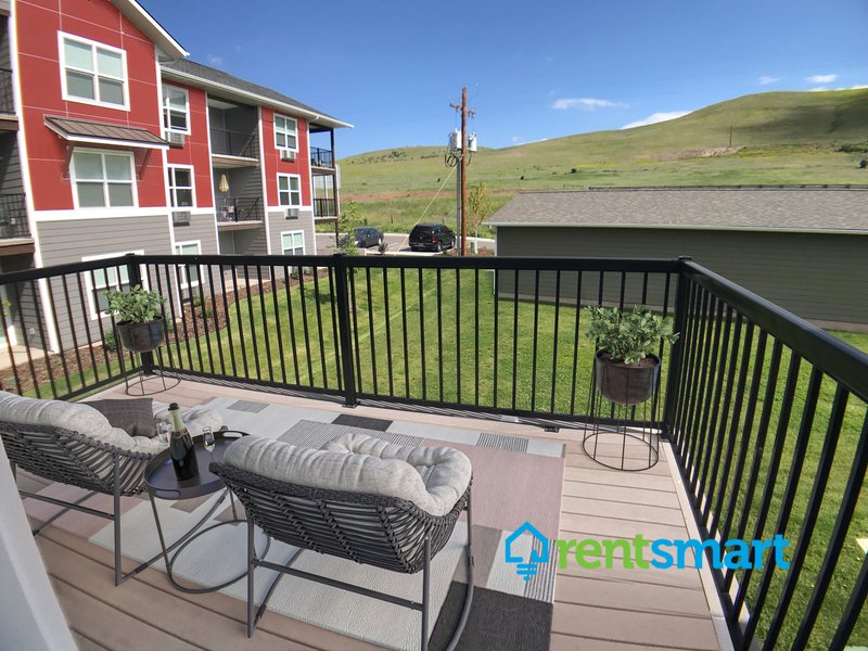Darling 2 bedroom - Garage! AC! Patio! property image