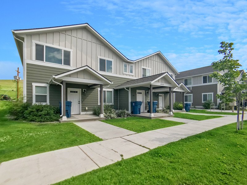 Darling 2 bedroom - Garage! AC! Patio! property image