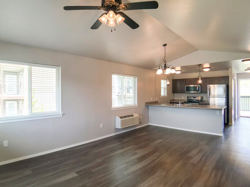 Darling 2 bedroom - Garage! AC! Patio! property image