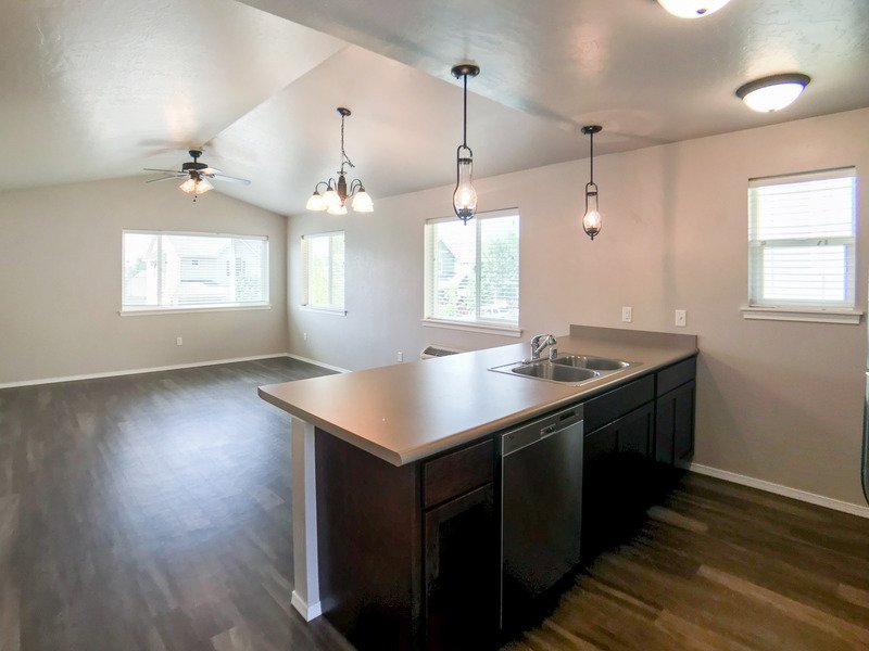 Darling 2 bedroom - Garage! AC! Patio! property image