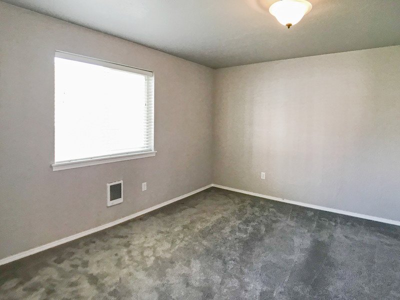 Darling 2 bedroom - Garage! AC! Patio! property image