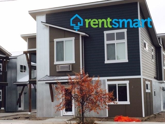 Upper Level Luxury Apartment - Garage! Deck! AC! property image