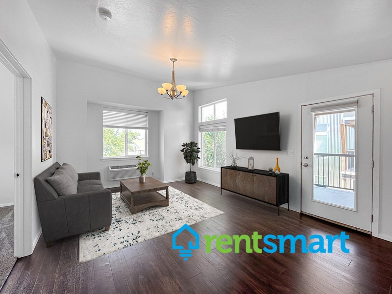 Upper Level Luxury Apartment - Garage! Deck! AC! property image