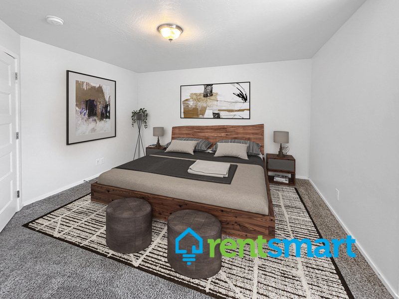 Upper Level Luxury Apartment - Garage! Deck! AC! property image